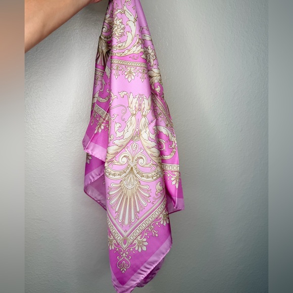 New In Box ✨ VERSACE Pink / Gold Medusa Silk Scarf Twilly - Picture 11 of 16